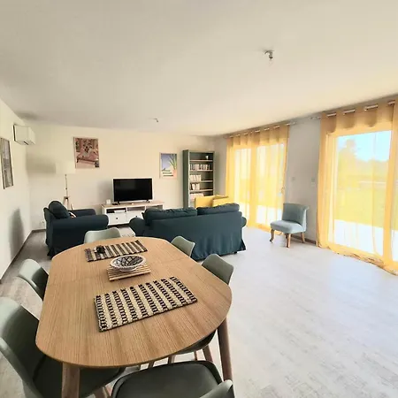 Family Of 85 M With Garden In * Vierville-sur-Mer