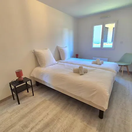 Vakantiehuis Family Of 85 M With Garden In