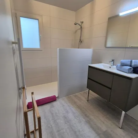 Family Of 85 M With Garden In Vierville-sur-Mer